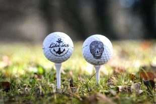 Märk dina golfbollar med fake tattoos - Like Ink